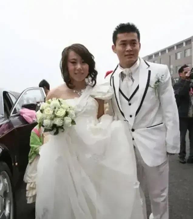 反串演员王帅的结婚照，现象背后的探讨