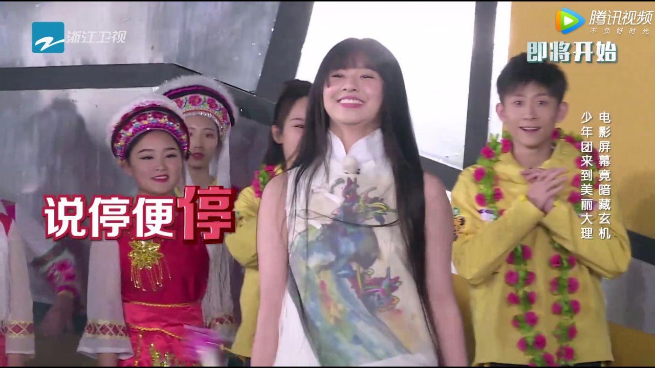 小彩旗近照，青春活力的象征
