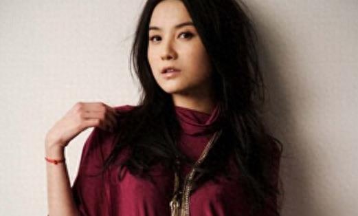 大龄未婚女明星，时代印记与璀璨星光