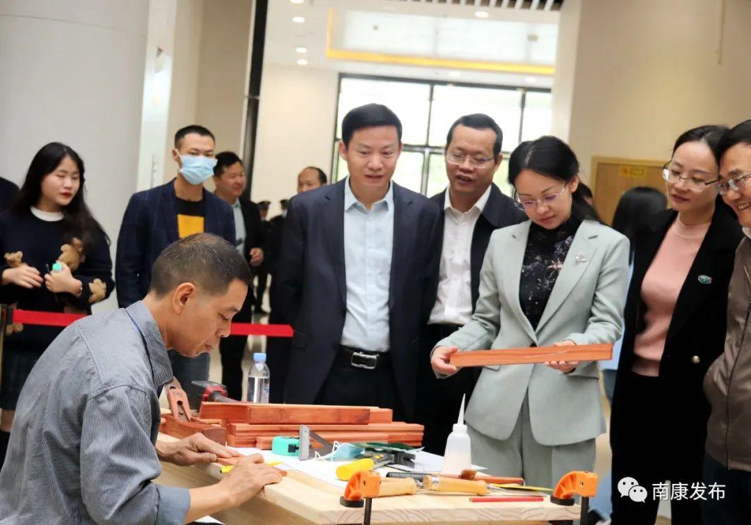 南康家具批发价格表及自然美景之旅，探索内心平静的旅程